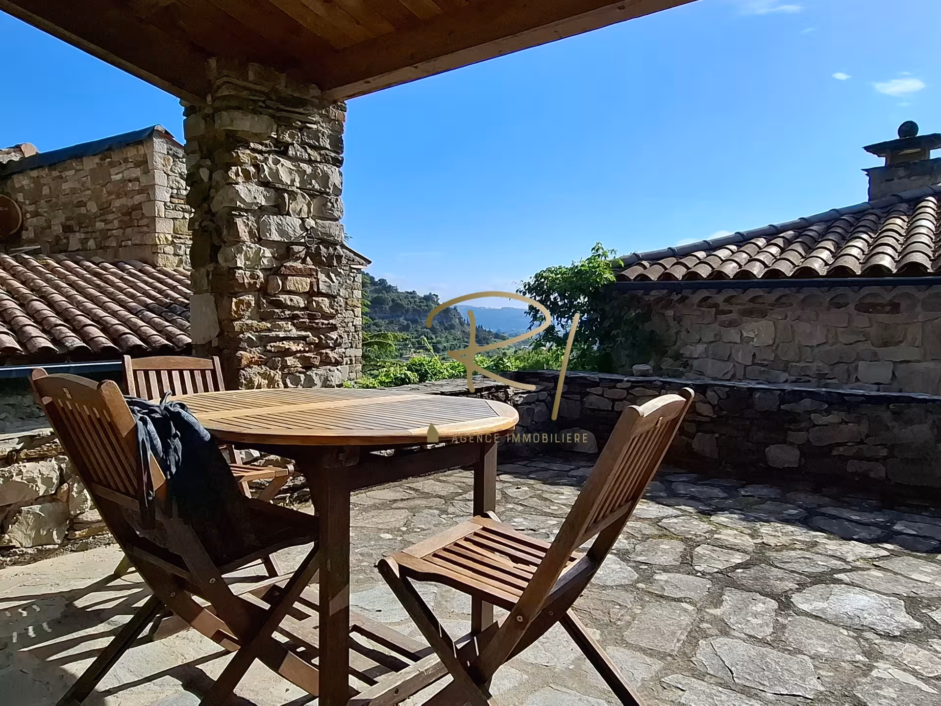 A Vendre - Maison de caractère en pierre proche des Vans