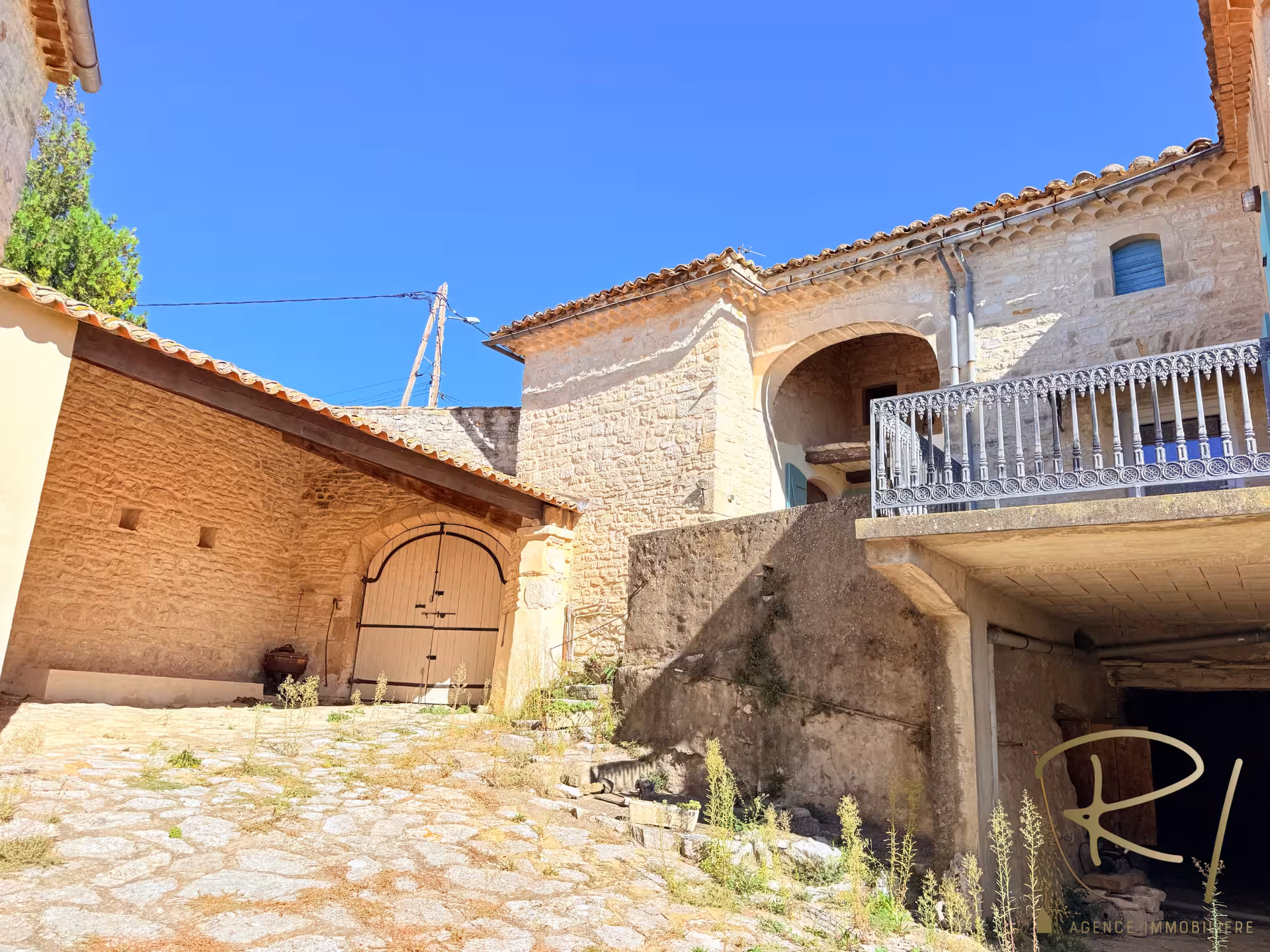 Ardèche - A renovation project worthy of an exceptional location