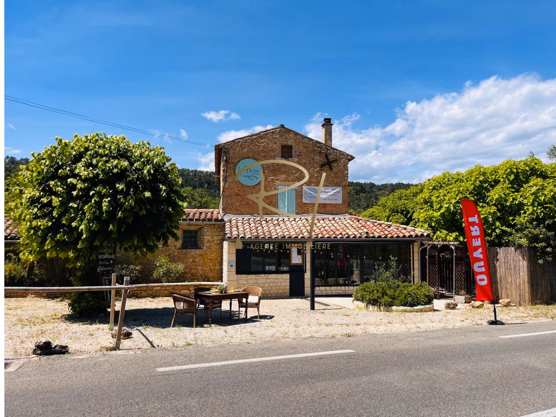 A VENDRE RESTAURANT : MURS et FONDS AVEC LOGEMENT SUD ARDECHE