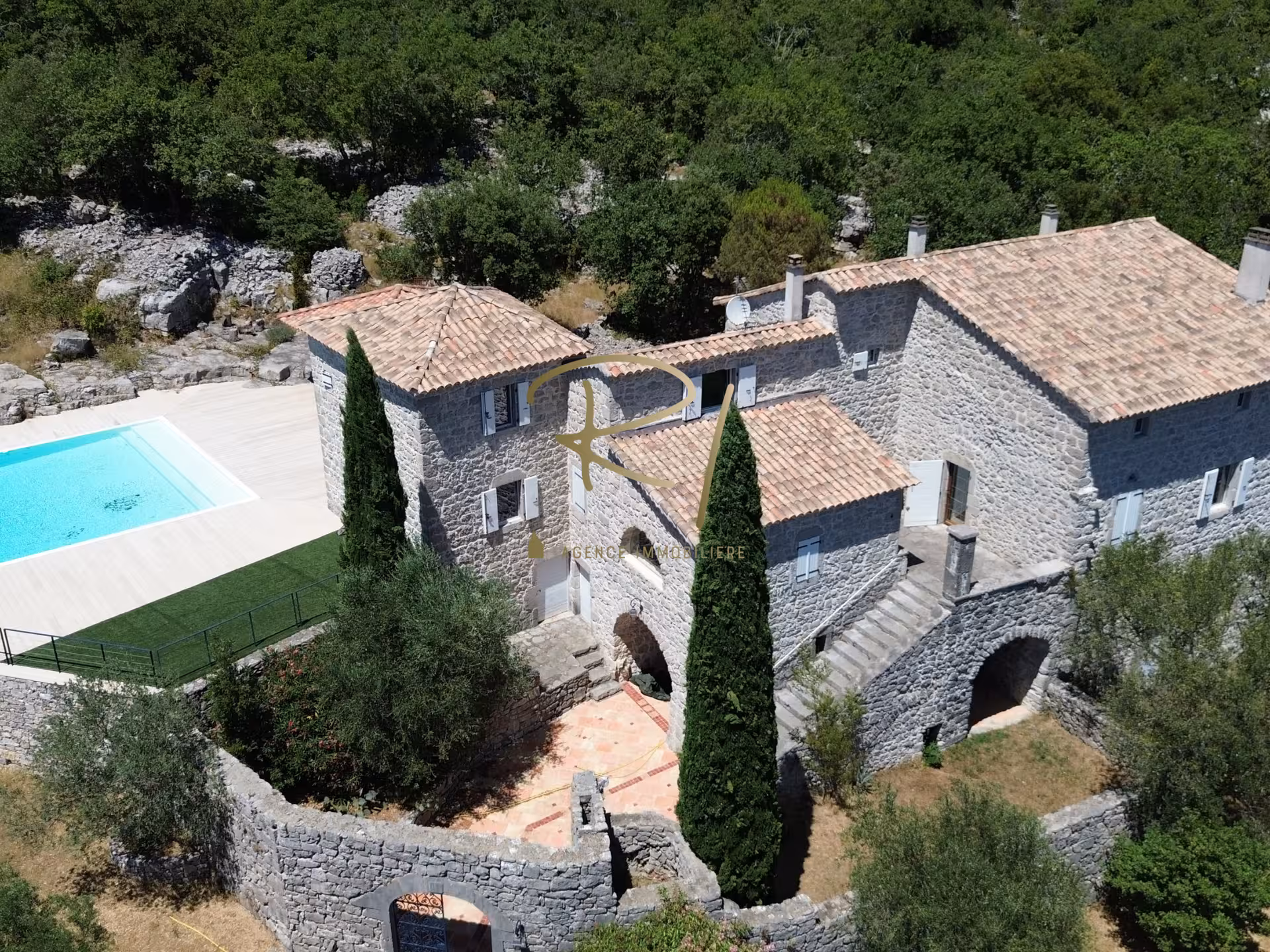 Mas en Pierre à vendre - Propriété rénovée avec Piscine et Vue panoramique    Sud Ardèche
