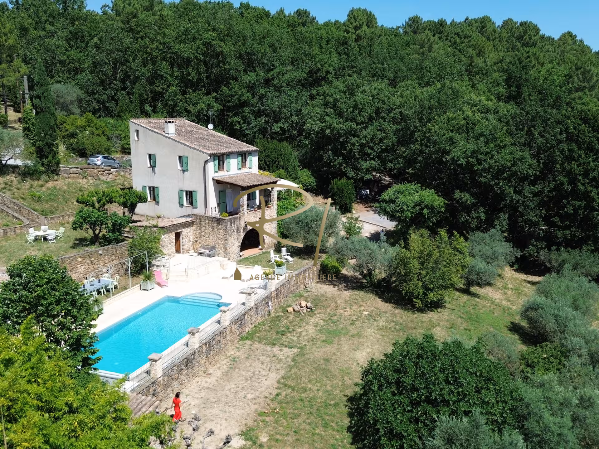 MAISON COUP DE COEUR - SUD ARDECHE - VUE PANORAMIQUE PISCINE ET TERRAIN