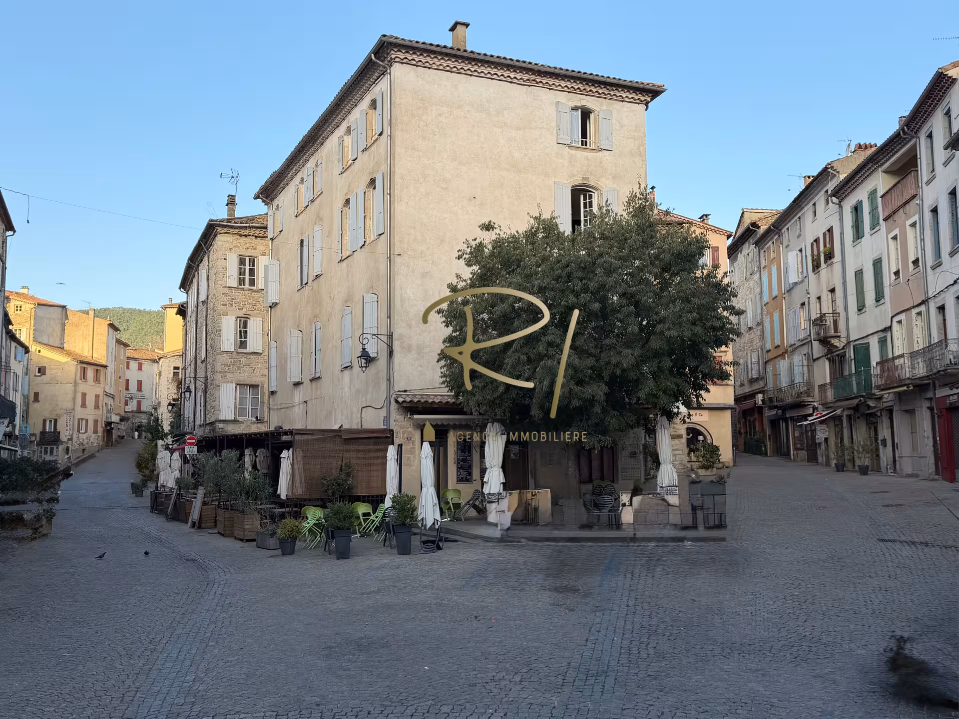 A VENDRE IMMEUBLE DE RAPPORT - LES VANS 07140