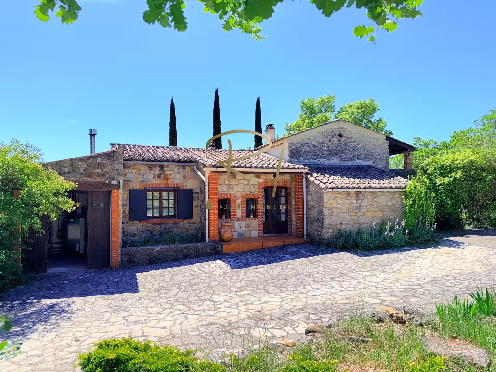 Propriété avec source sur 66000m2