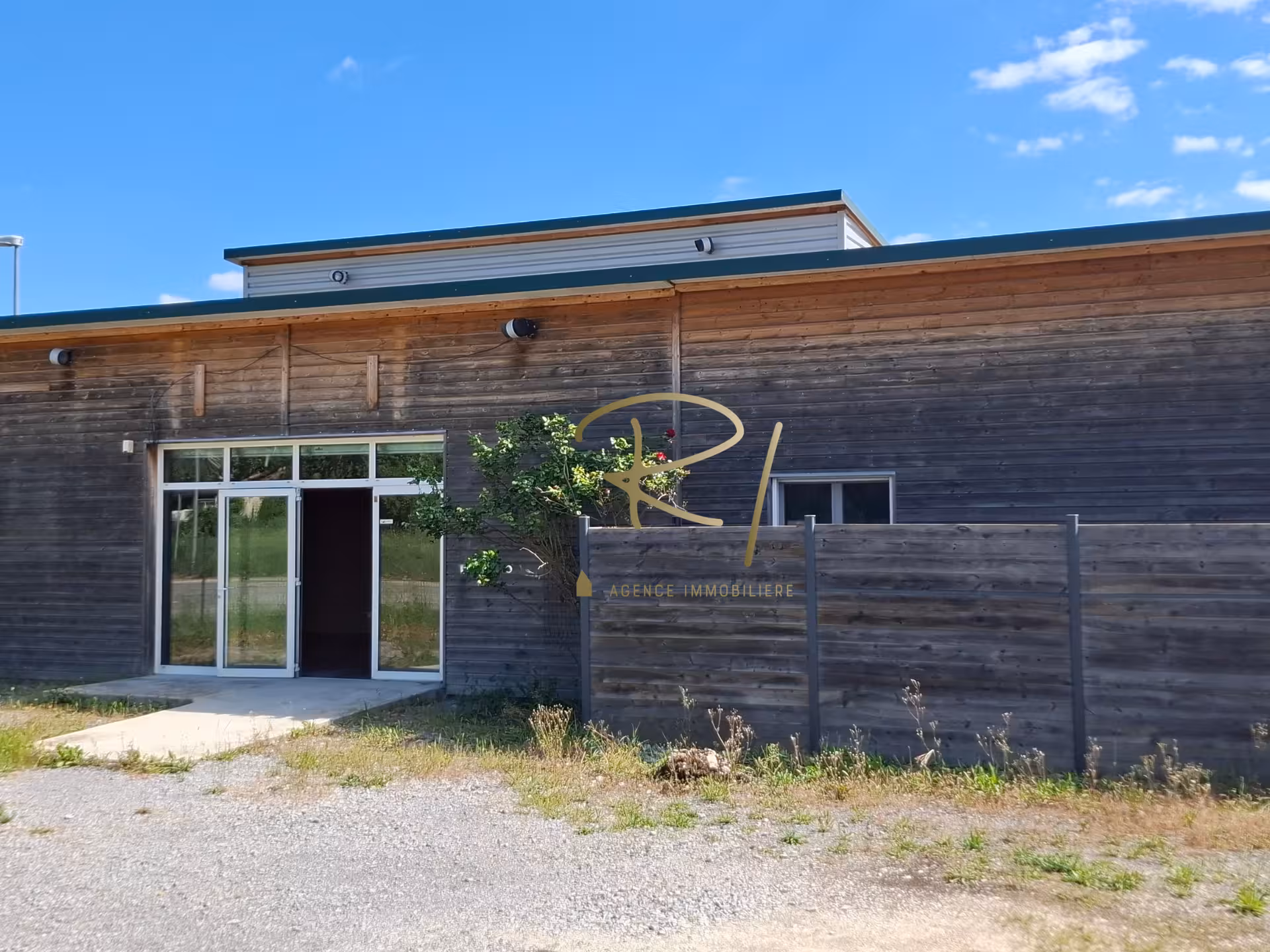 A vendre - local commercial - VALLON PONT D'ARC