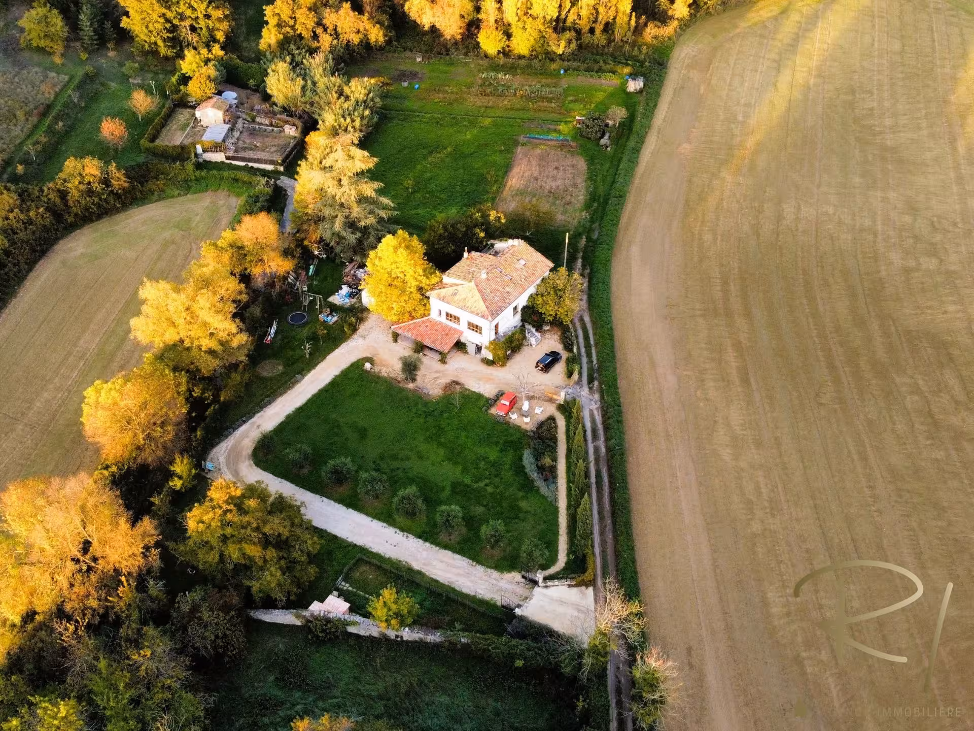 Authentic stone house to be discovered, within walking distance of the village of Barjac