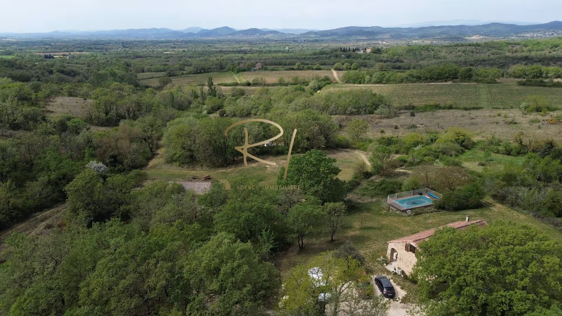 Propriété avec habitation, hangar et 2,7 ha d’un seul tenant Barjac Gard 30