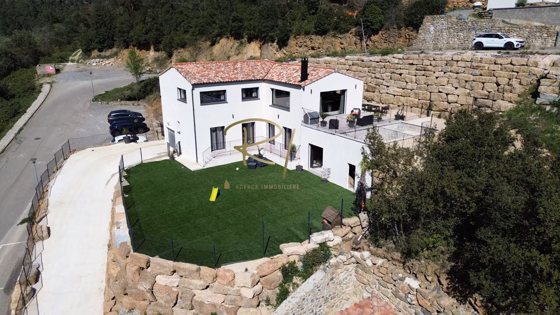 Villa contemporaine RT 2020   196 m2   7 chambres   piscine   proche Alès