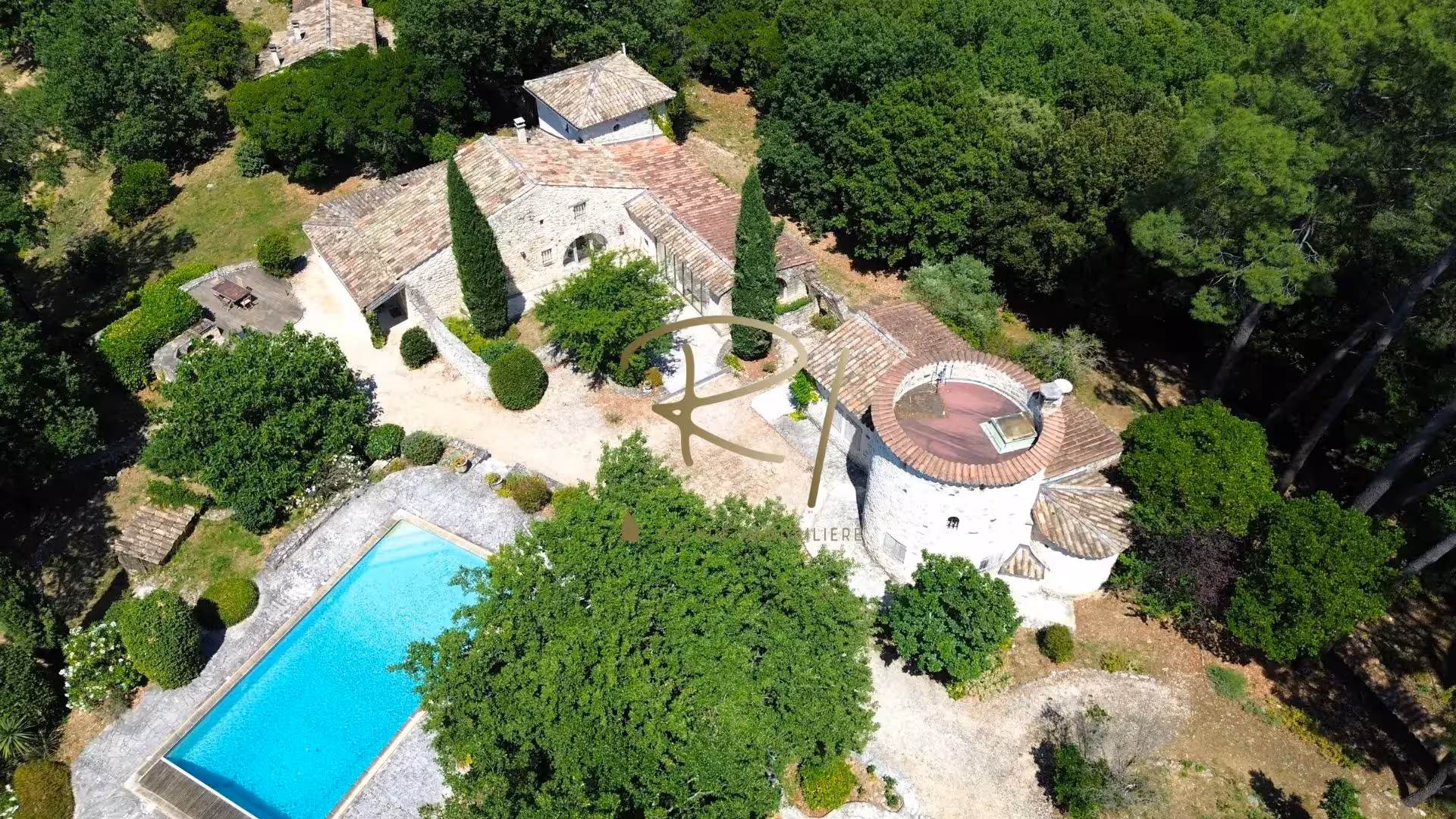 À Vendre   Propriété de Caractère avec Vue Imprenable sur les Cévennes