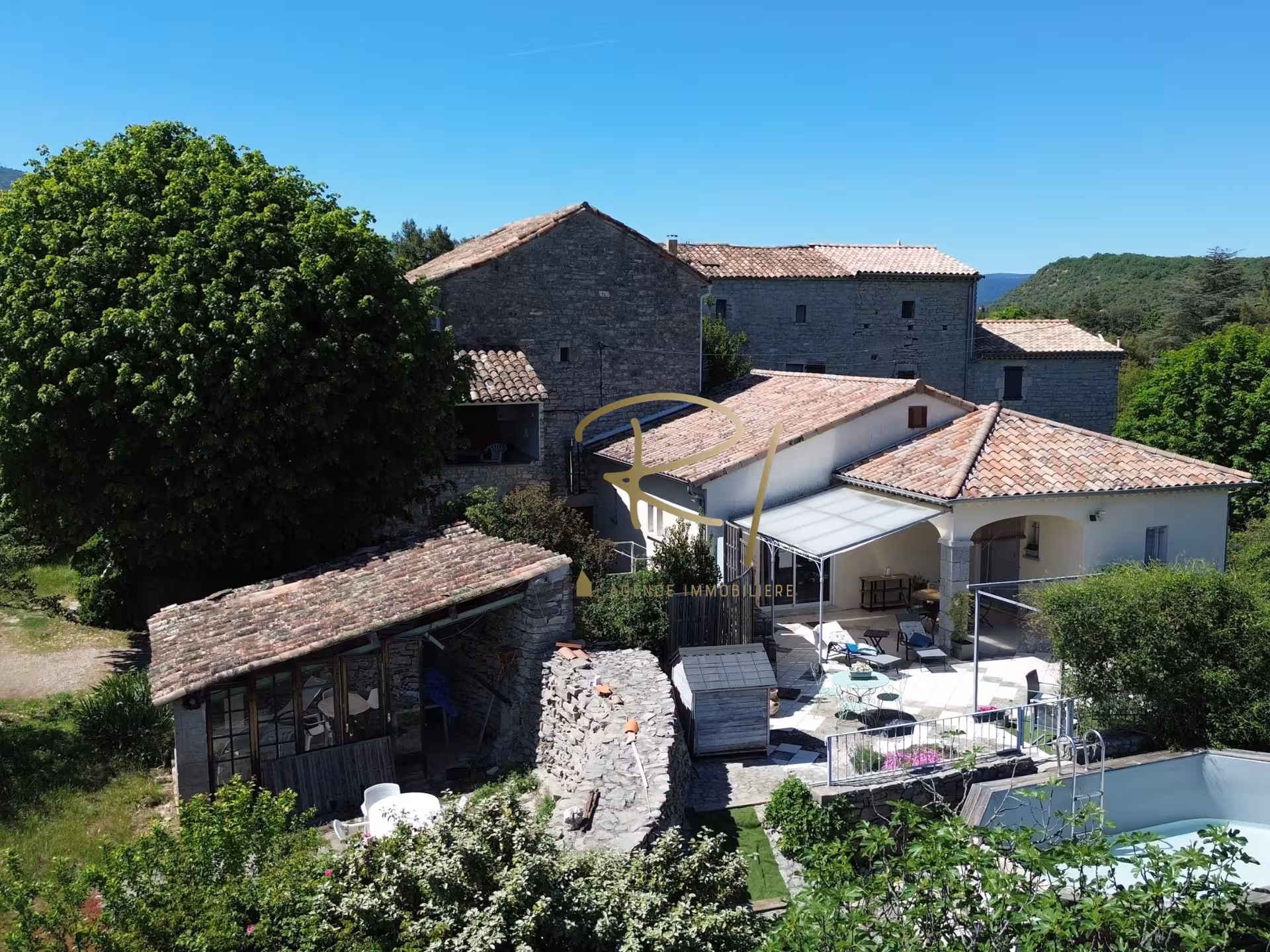 À Vendre Ensemble Immobilier de Caractère   Sud Ardèche