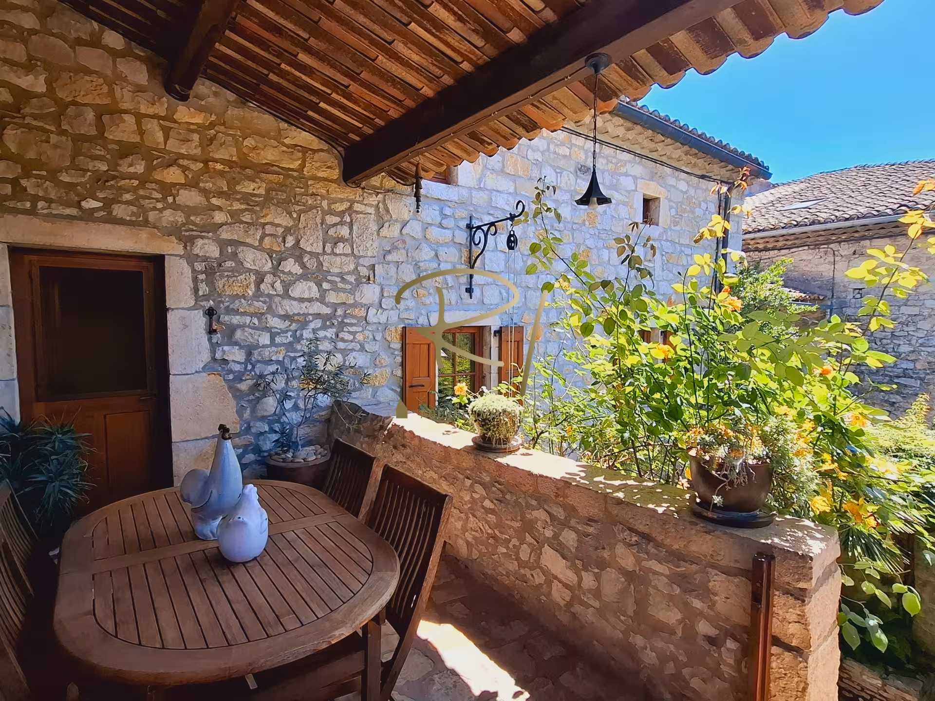 SUD ARDECHE - MAISON EN PIERRE - A VENDRE