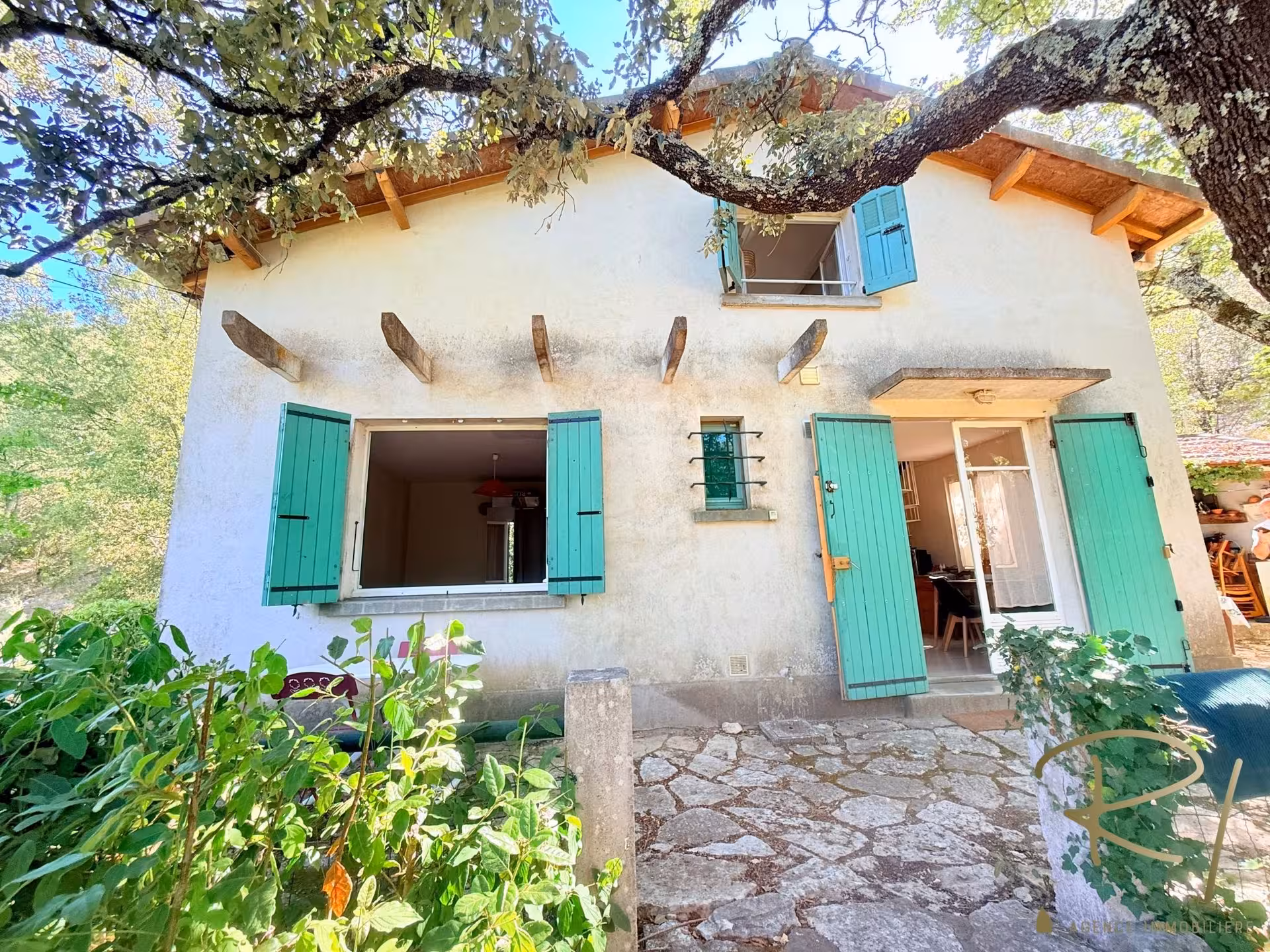 Maison rénovée avec grand terrain boisé Vallée de la Cèze