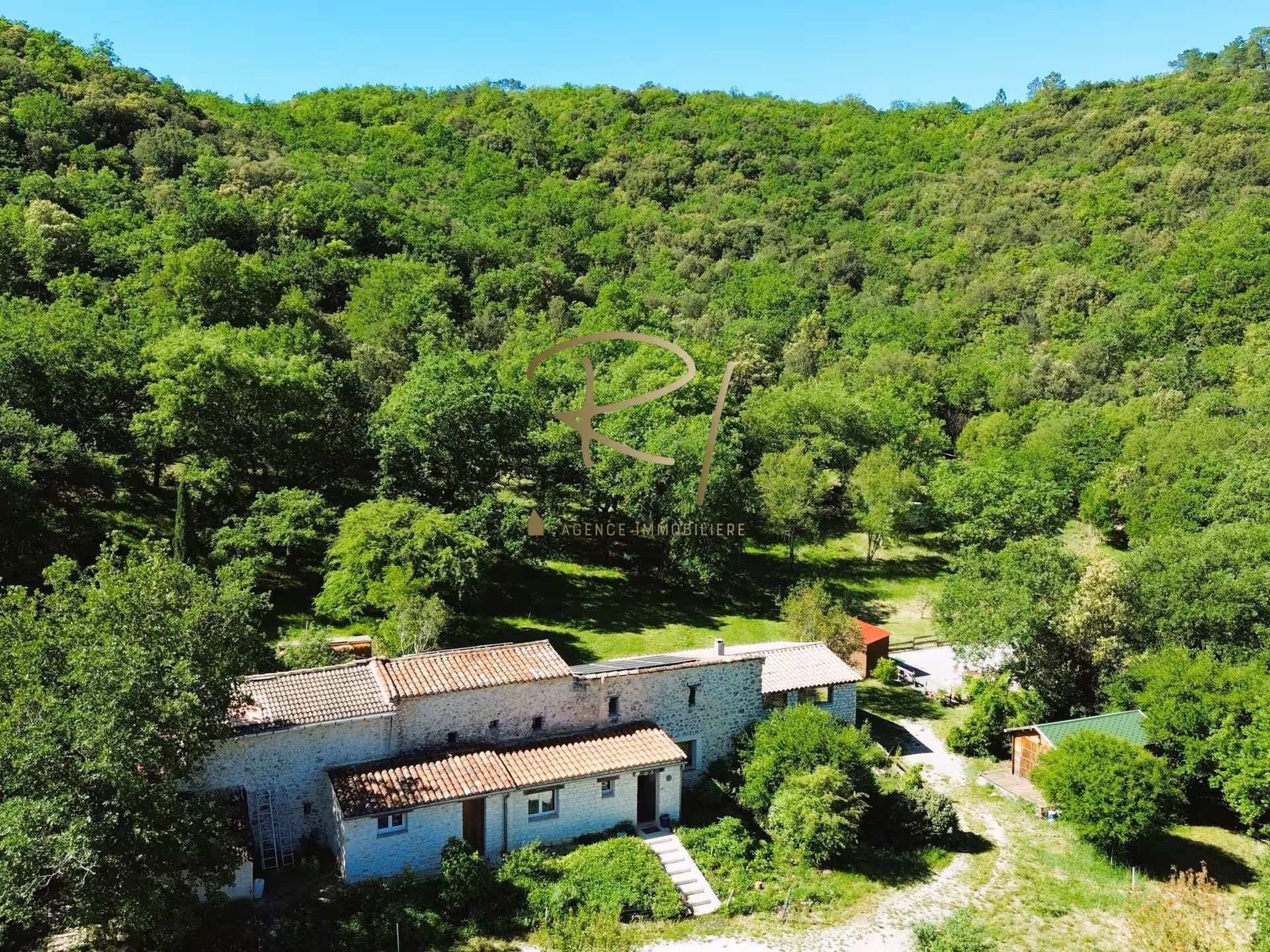 MAS EN PIERRE AVEC PISCINE   VALLÉE DE LA CÈZE
