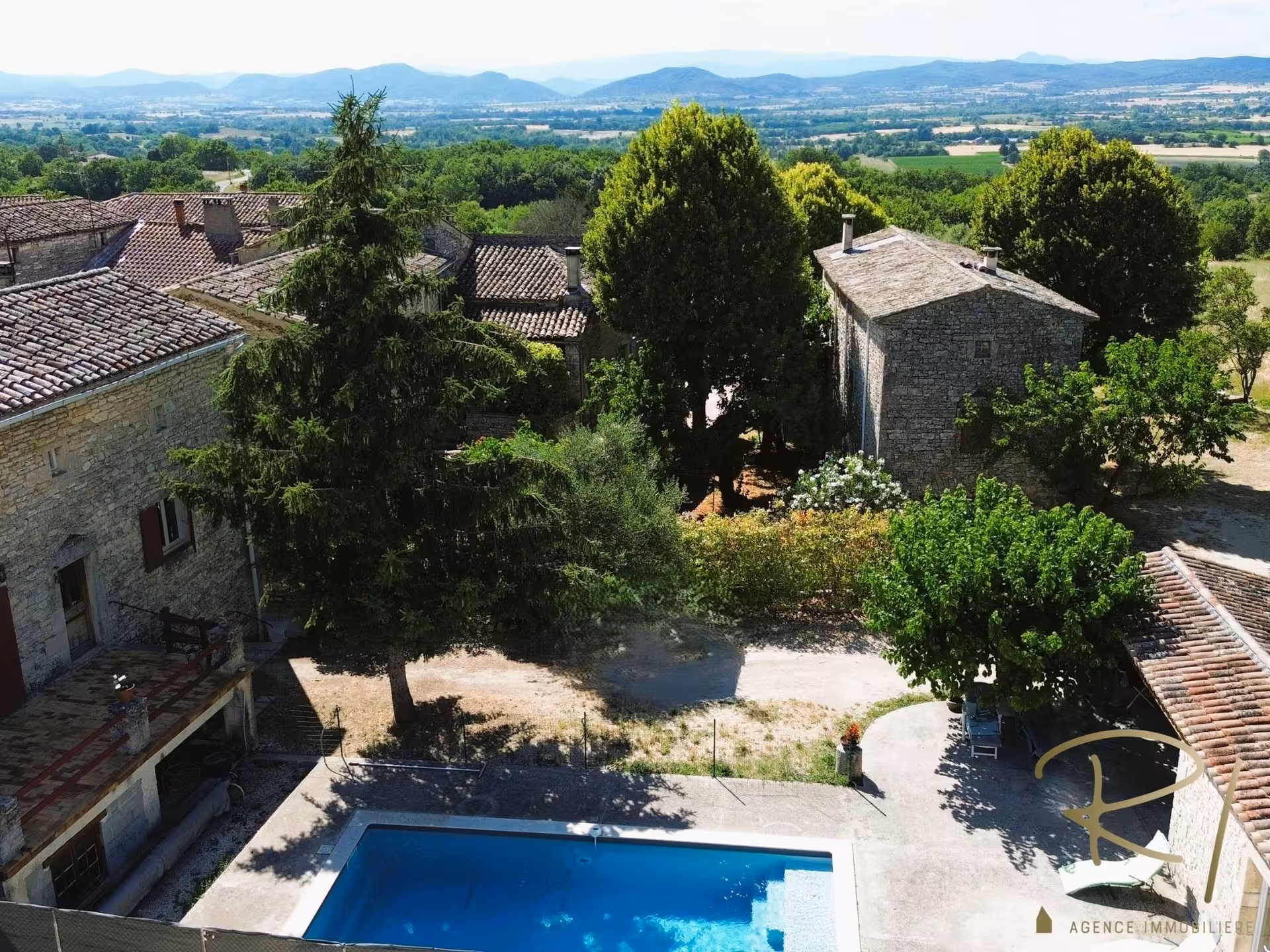 Beau mas avec piscine Barjac
