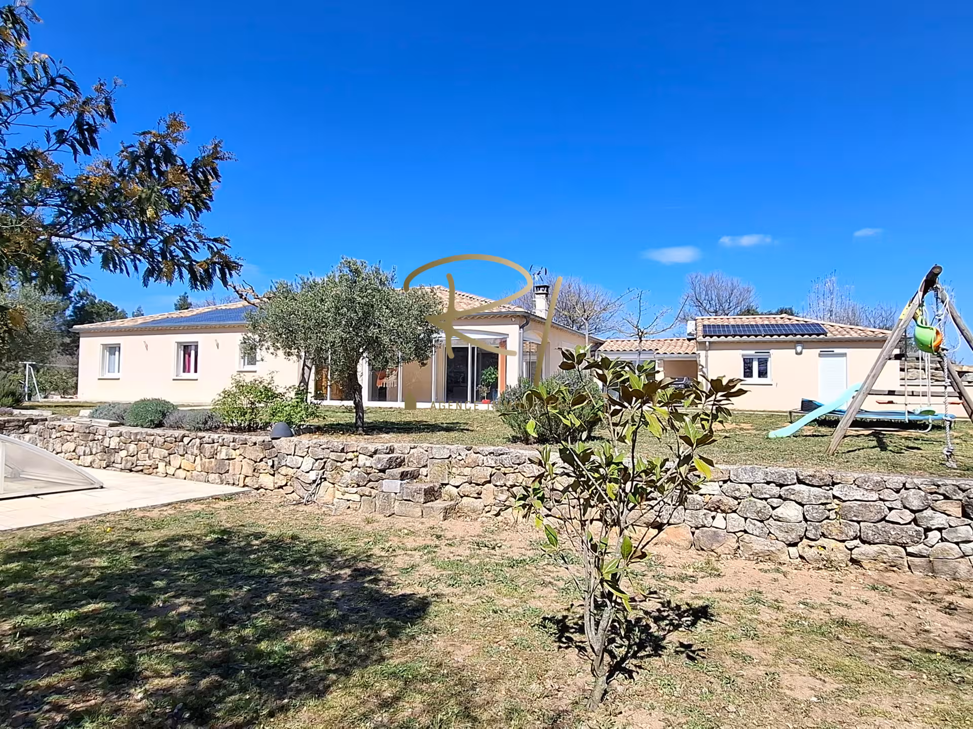 Sud Ardèche Maison familiale 6 chambres avec piscine, terrain 1500 m2, dépendance et fort potentiel