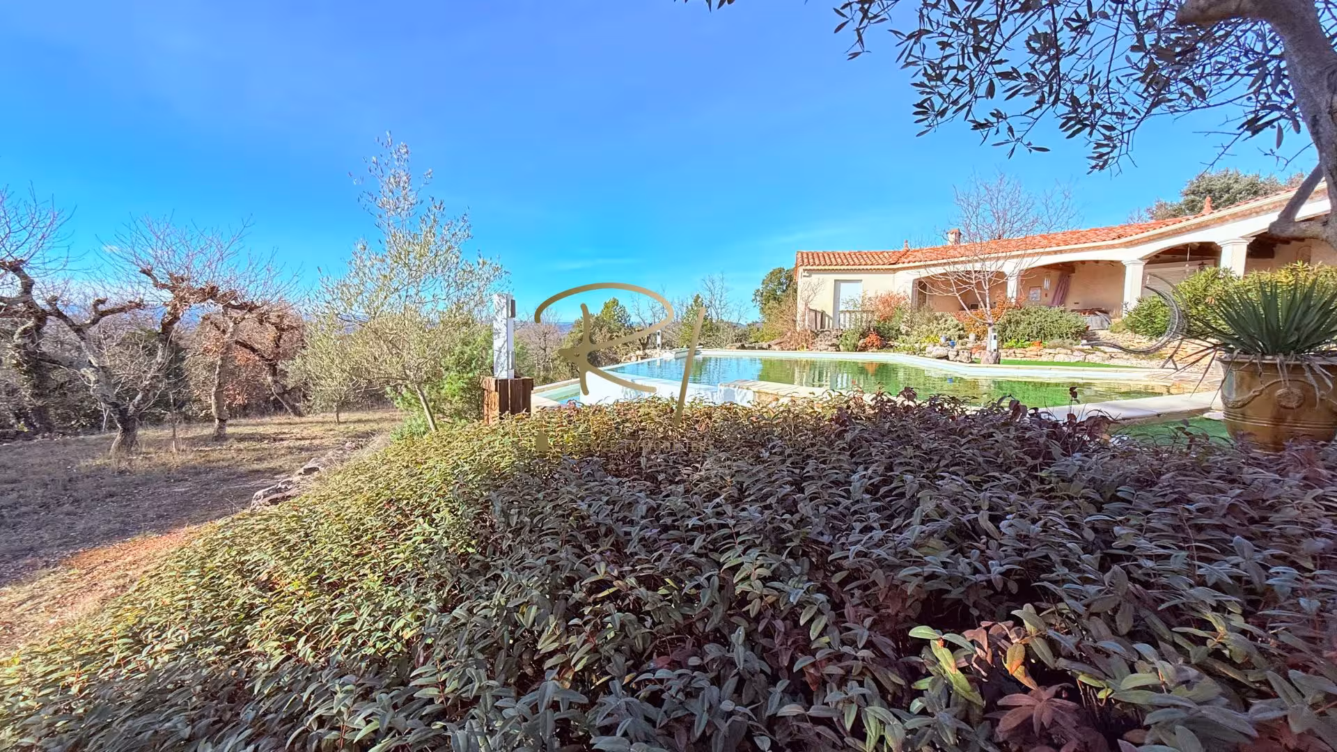 Barjac - Villa d’exception avec piscine à débordement