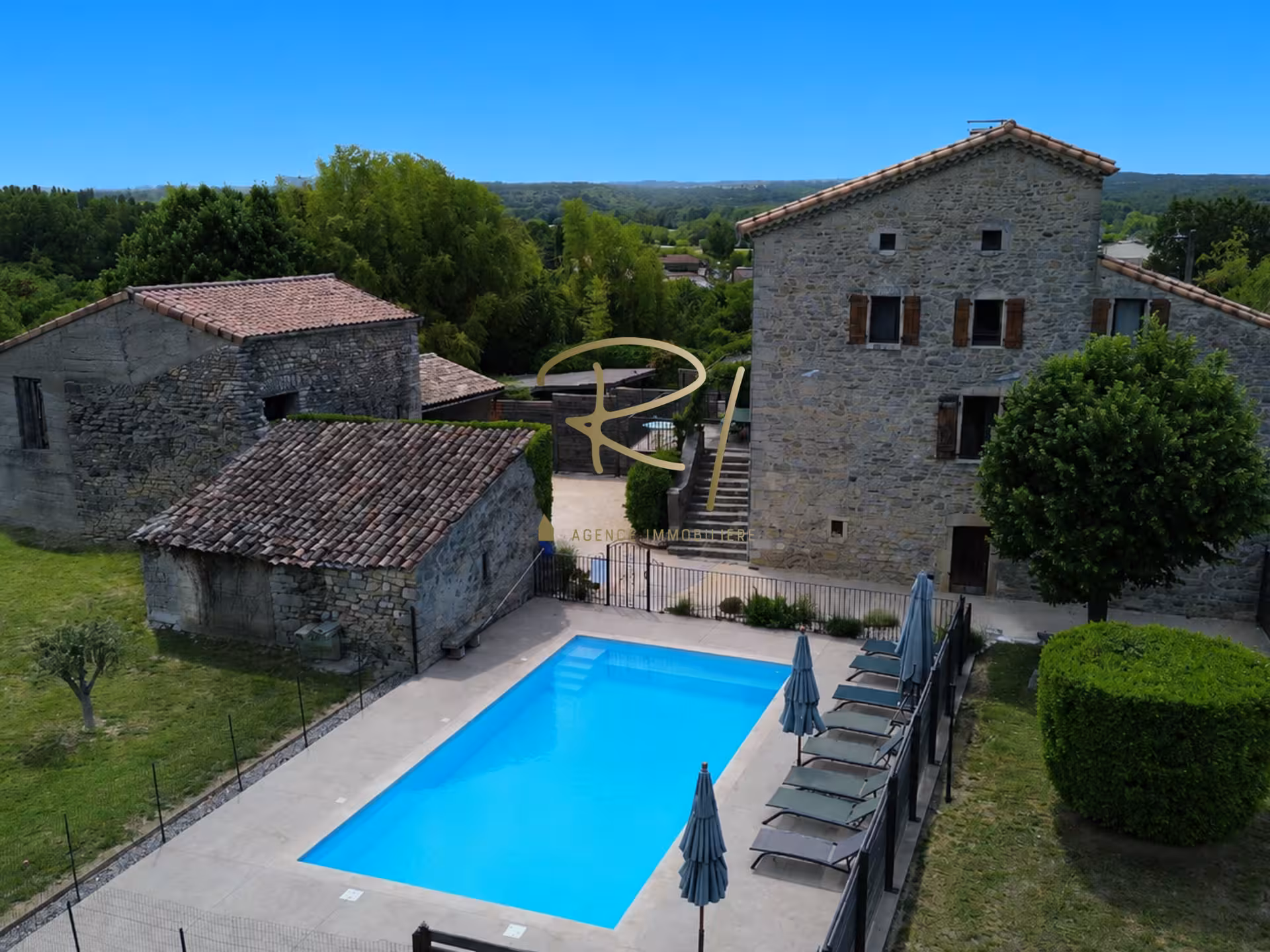 À Vendre   Magnifique Mas en Pierre Rénové    Sud-Ardèche