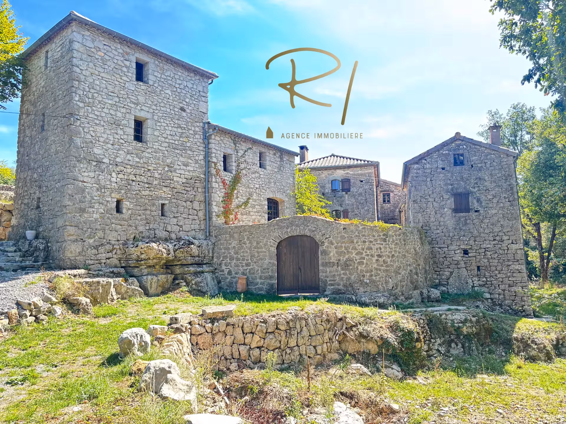 Mas en pierre   300 m2 hab   8 ha de terrain, Sud Ardèche