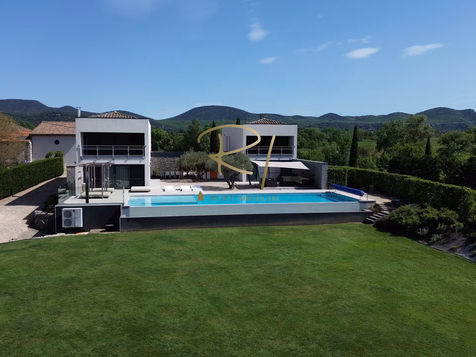 SUD ARDECHE MAISON D'ARCHITECTE A VENDRE