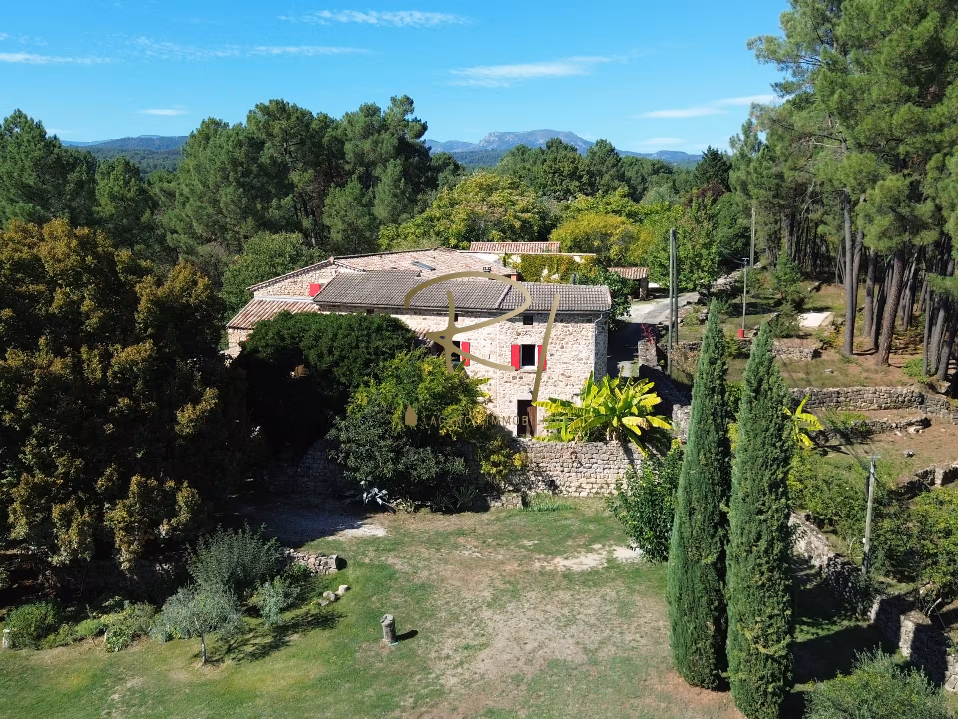 SUD ARDECHE PROPRIÉTÉ EN PIERRE A VENDRE